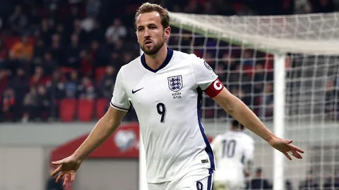 “VAR判定越位，周定洋头球进球被判无效”